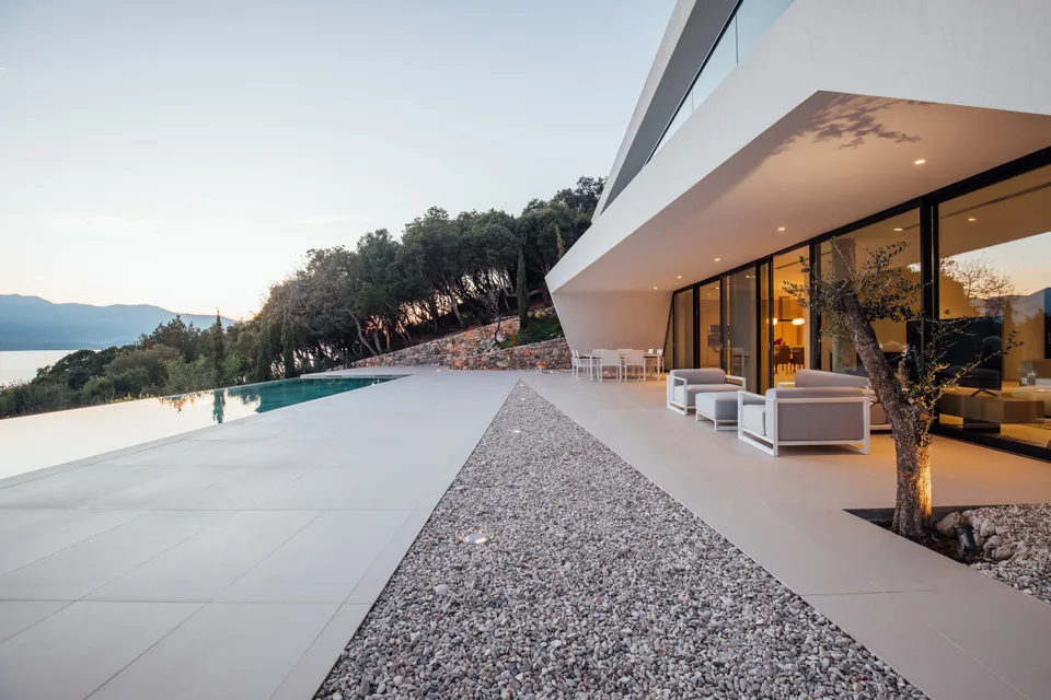 Contemporary architecture and a landscaped terrace beside a pool